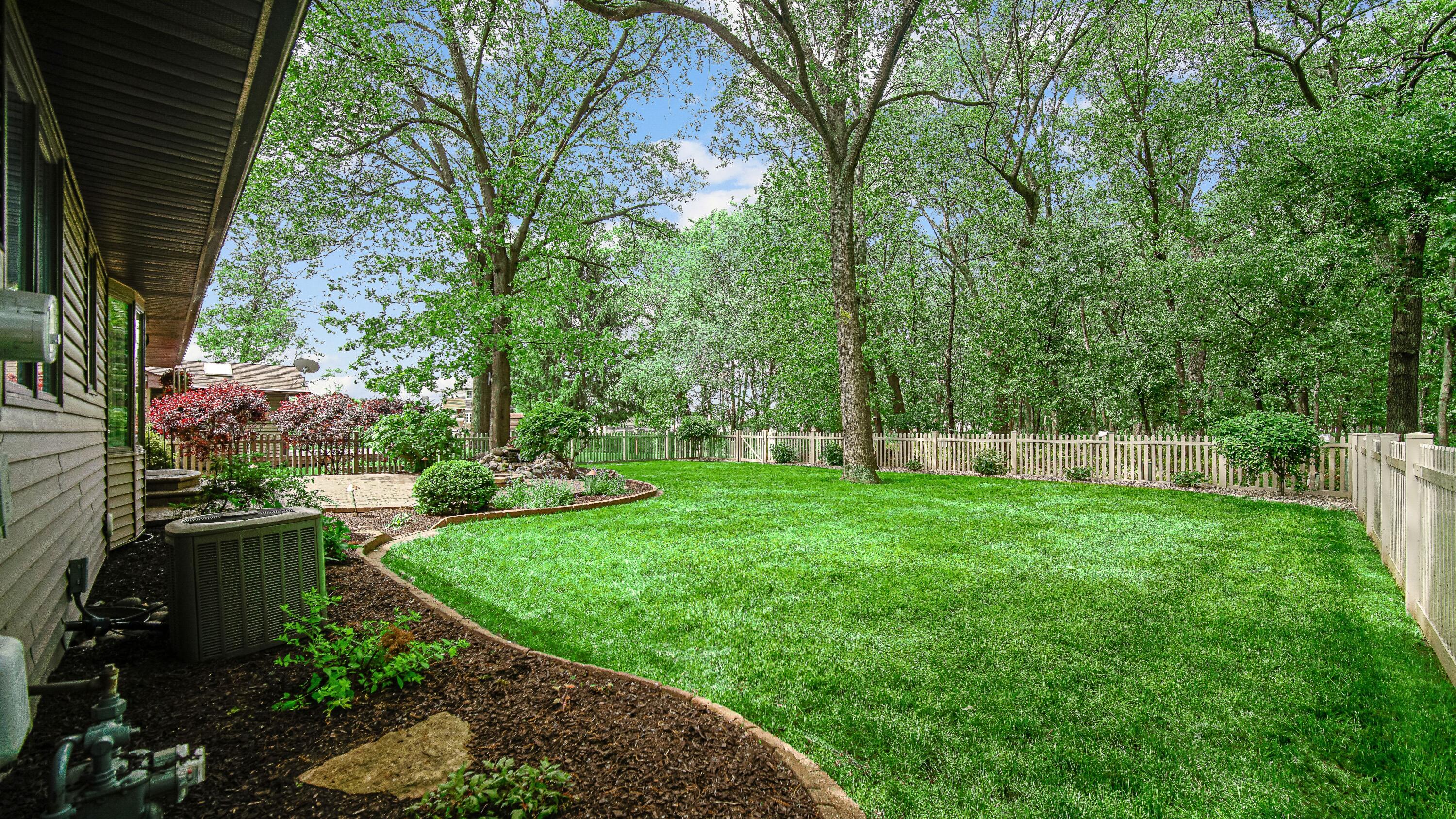 612 Rueth Drive Griffith, IN 46319 - Photo 4 of 29 3000x1688