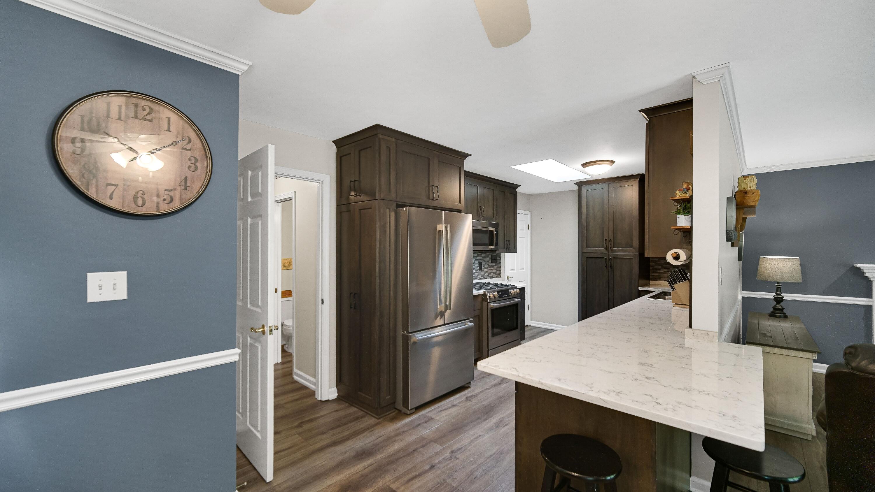 612 Rueth Drive Griffith, IN 46319 - Photo 5 of 29 3000x1688