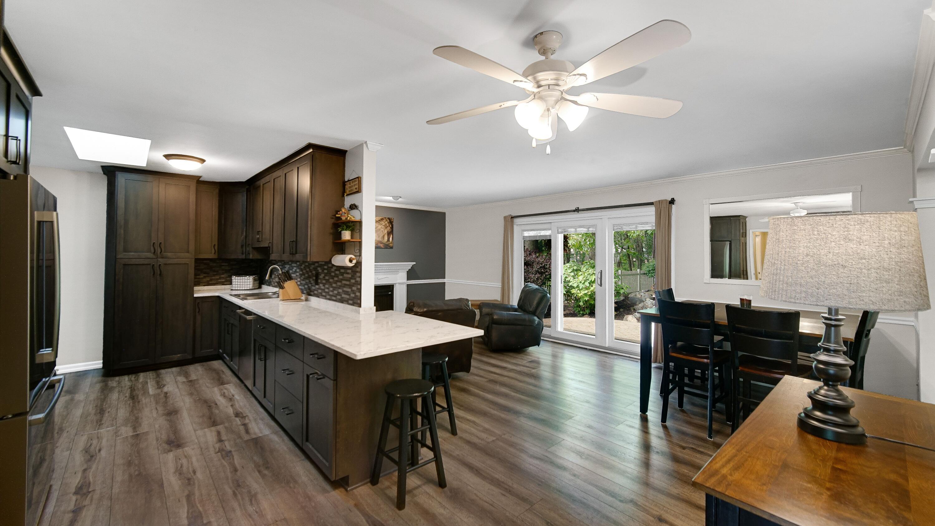 612 Rueth Drive Griffith, IN 46319 - Photo 9 of 29 3000x1688