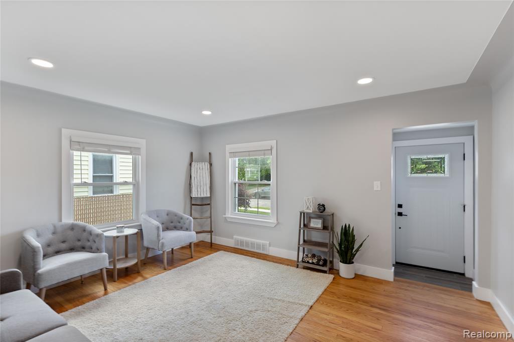 2231 Harvard Road Berkley, MI 48072 - Photo 4 of 28
