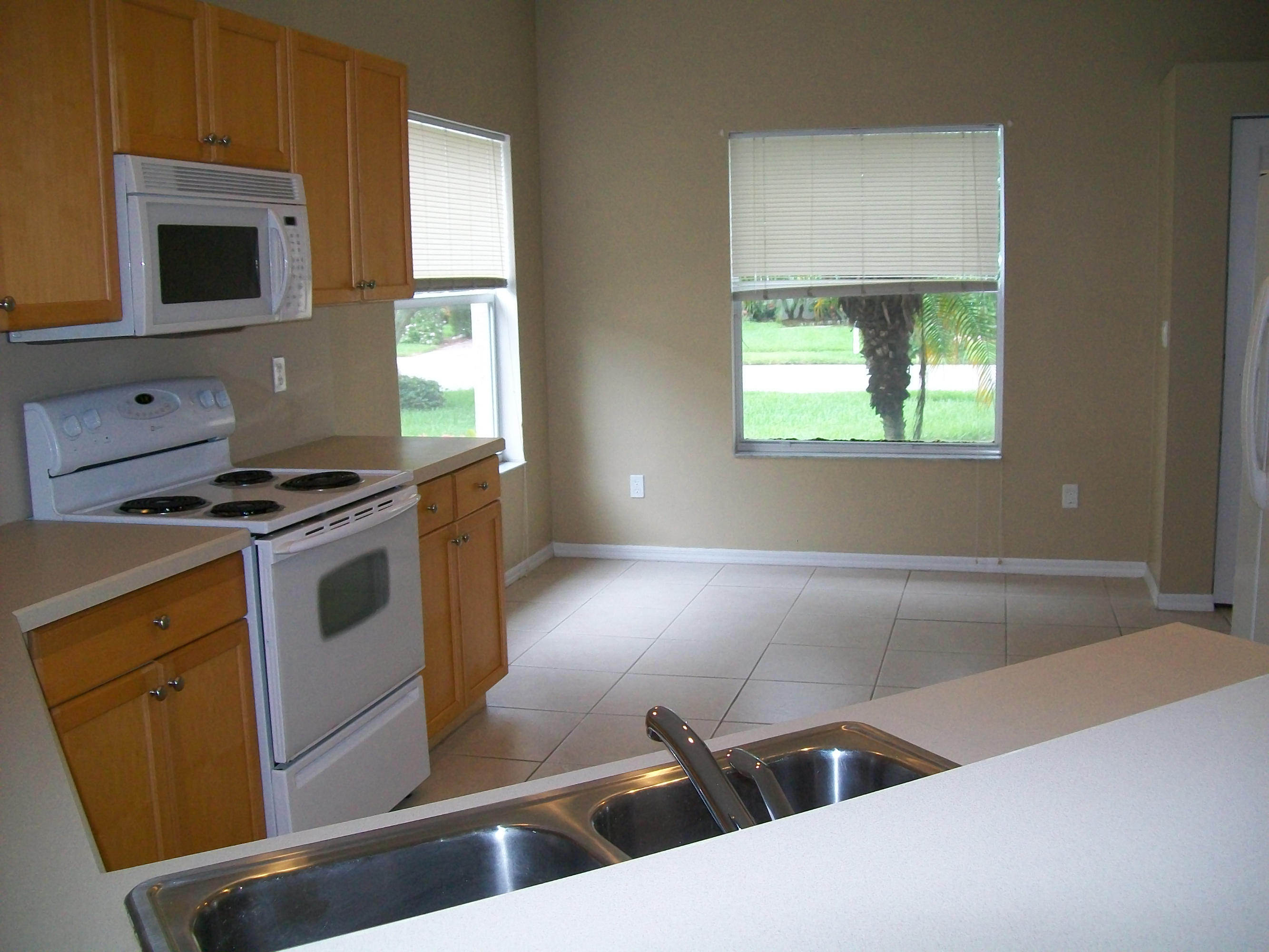 314 Southwest Maclay Way Port St. Lucie, FL 34986 - Photo 5 of 25 kitchen