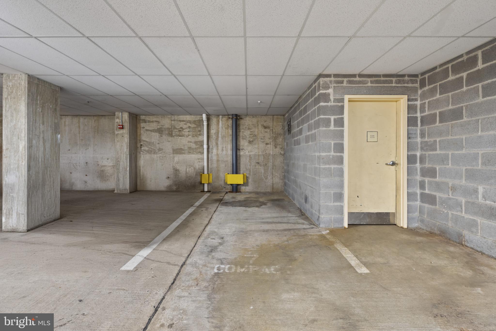 1117 10th Street Northwest, Unit 202 Washington, DC 20001 - Photo 20 of 29 a view of a hallway
