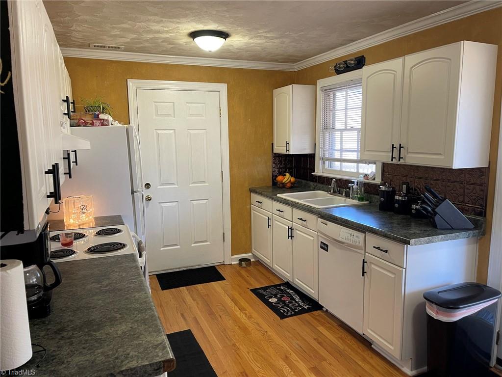 105 Dewsberry Road King, NC 27021 - Photo 4 of 19 Gallery Image 4