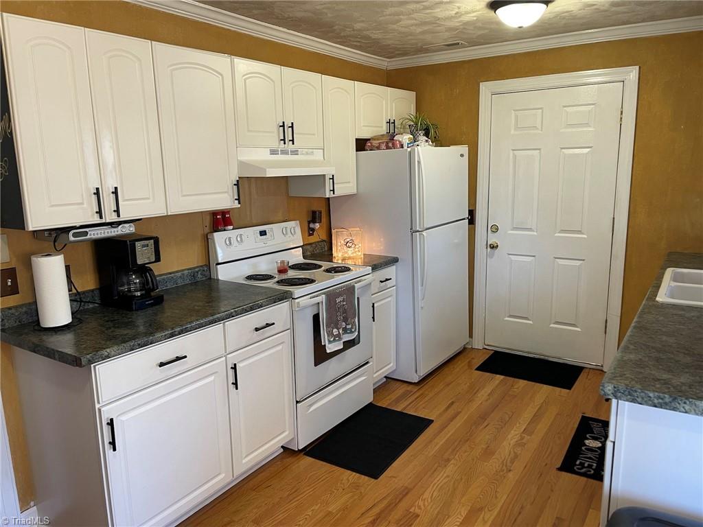 105 Dewsberry Road King, NC 27021 - Photo 5 of 19 Gallery Image 5