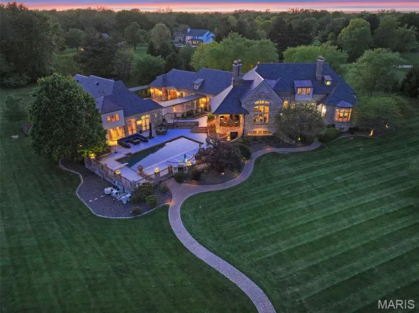 $2,500,000 | 2102 Clairmont Drive, Shiloh, IL 62221