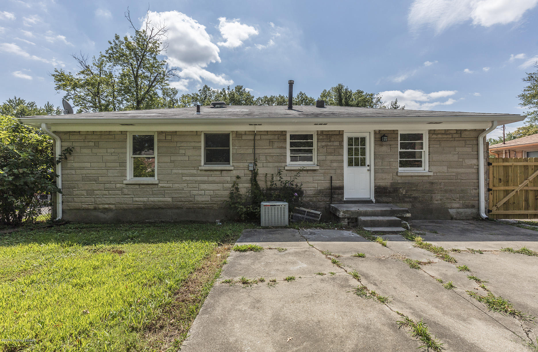 4113 Retreat Road Louisville, KY 40219 - Photo 5 of 31 4113 retreat rd-0005