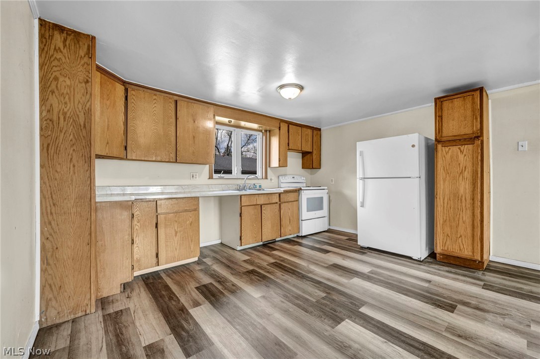 2727 McElwain Road Akron, OH 44312 - Photo 6 of 41 Refrigerator and range