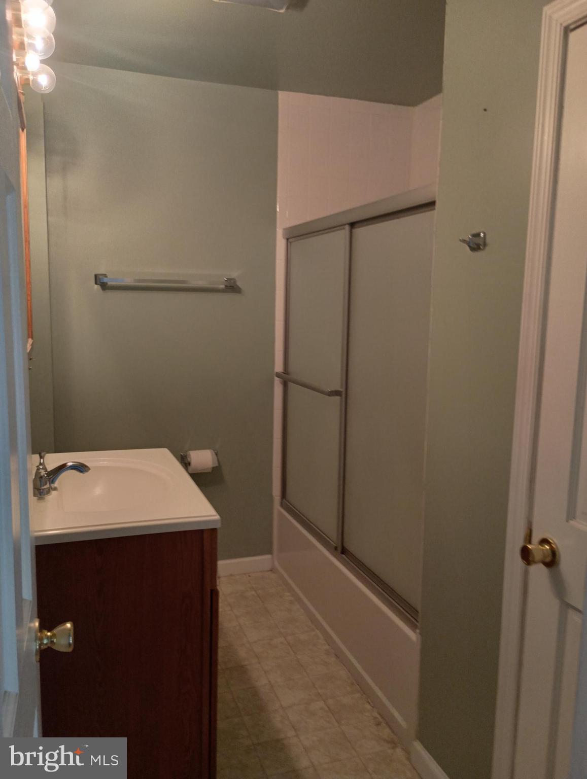 303 Wynnewood Road Ewing, NJ 08628 - Photo 19 of 28 Bathroom