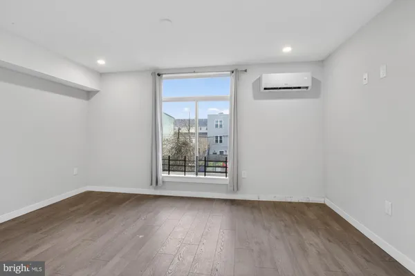 $2,350 | 1447 North 8th Street, Unit 1, Philadelphia, PA 19122