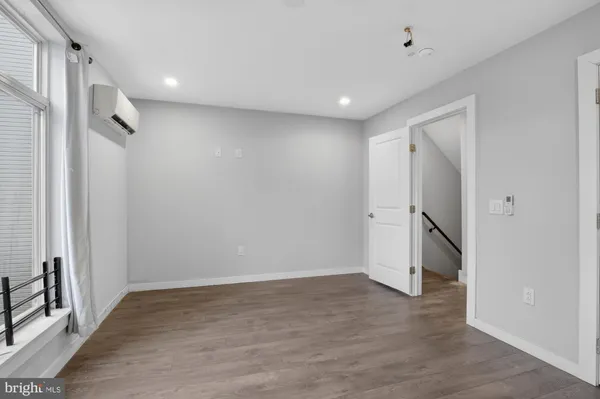 $2,350 | 1447 North 8th Street, Unit 1, Philadelphia, PA 19122
