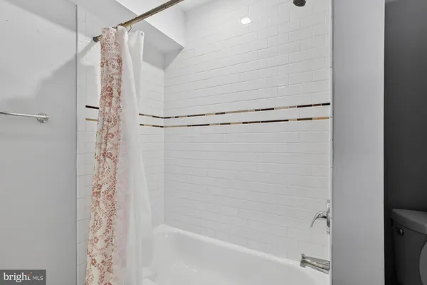 $2,350 | 1447 North 8th Street, Unit 1, Philadelphia, PA 19122