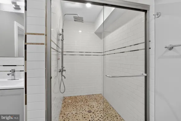 $2,350 | 1447 North 8th Street, Unit 1, Philadelphia, PA 19122