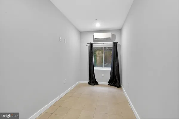 $2,350 | 1447 North 8th Street, Unit 1, Philadelphia, PA 19122