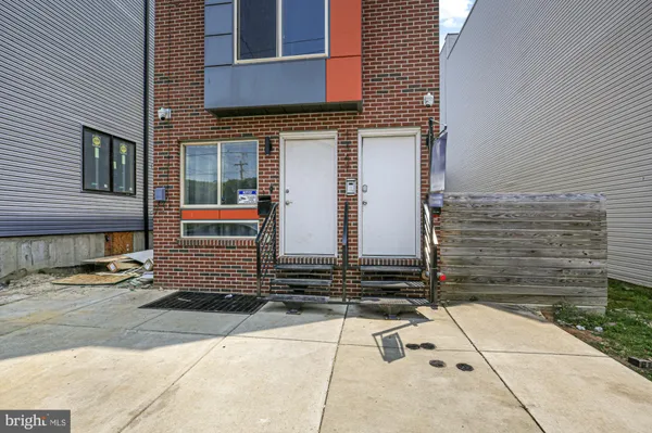 $2,350 | 1447 North 8th Street, Unit 1, Philadelphia, PA 19122