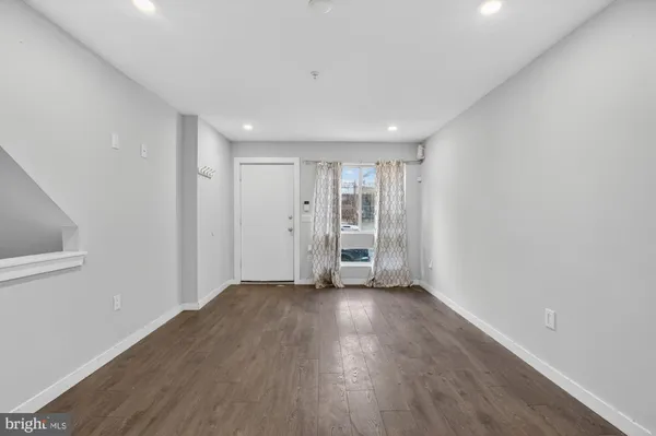 $2,350 | 1447 North 8th Street, Unit 1, Philadelphia, PA 19122