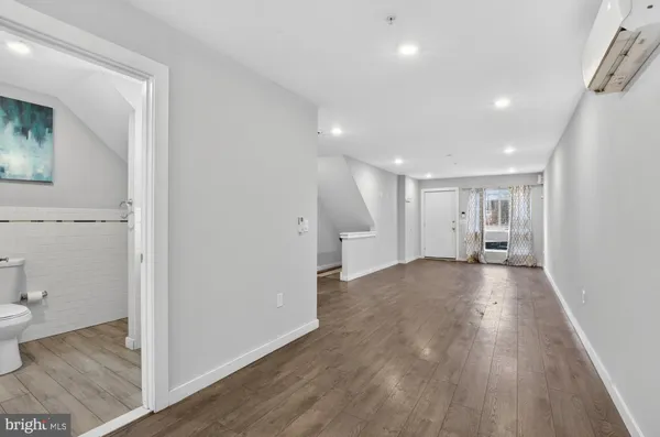 $2,350 | 1447 North 8th Street, Unit 1, Philadelphia, PA 19122