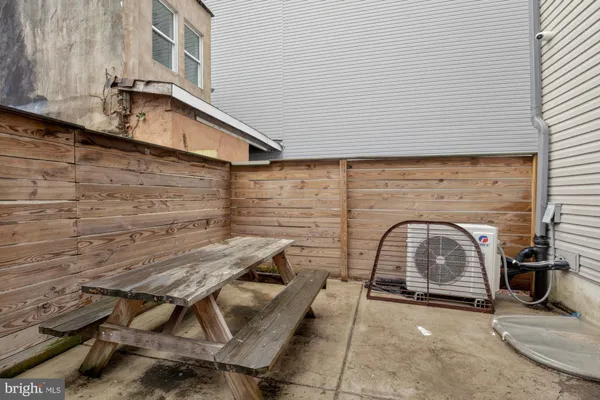 $2,350 | 1447 North 8th Street, Unit 1, Philadelphia, PA 19122