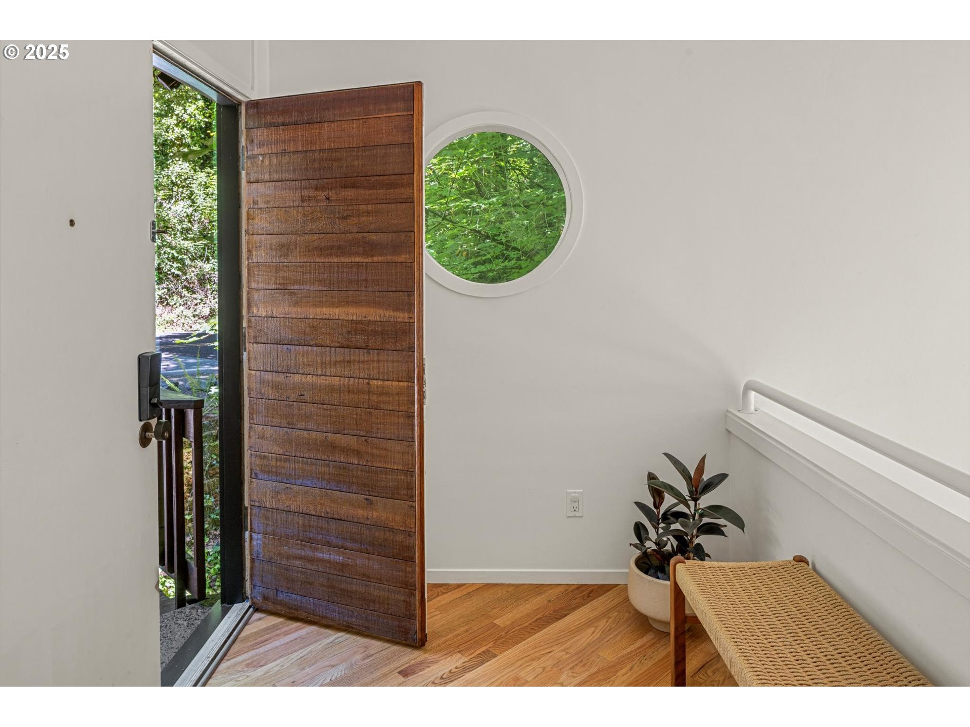 2938 Southwest Fairmount Boulevard Portland, OR 97239 - Photo 6 of 39 Entrance/Foyer