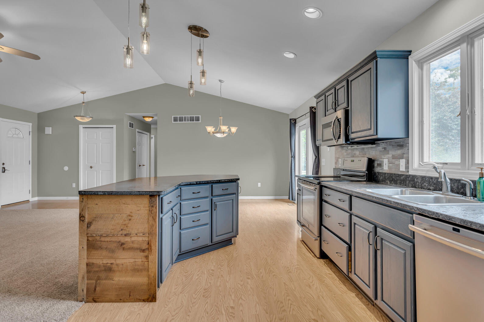 1615 Bunting Road Jackson, MI 49201 - Photo 11 of 45 0N0A8815