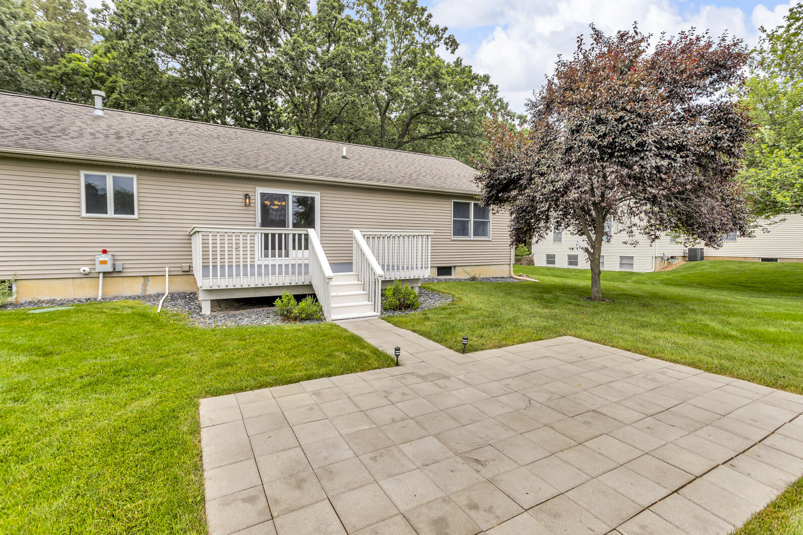 1615 Bunting Road Jackson, MI 49201 - Photo 3 of 45 0N0A8784