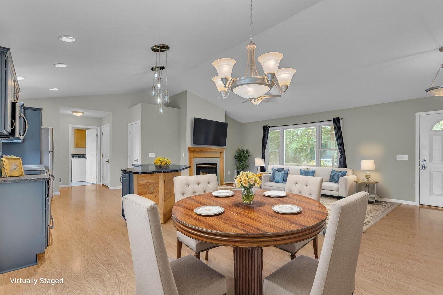 1615 Bunting Road Jackson, MI 49201 - Photo 6 of 45 Bunting-LR - Dining Room - Standard - 4
