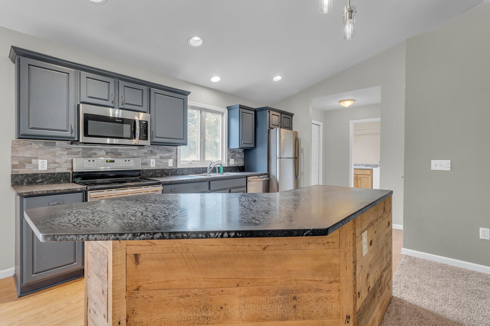 1615 Bunting Road Jackson, MI 49201 - Photo 9 of 45 0N0A8806