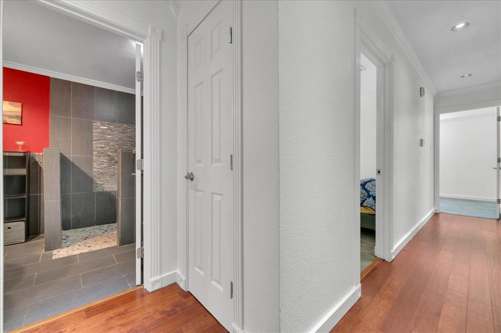 207 Walnut Way Euless, TX 76039 - Photo 16 of 34 Bathroom and hallway.