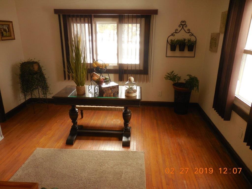 4483 Centerville Road Rockford, IL 61102 - Photo 17 of 24 a living room with furniture and a window