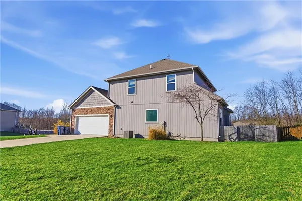$427,500 | 11020 North Jefferson Street, Kansas City, MO 64155