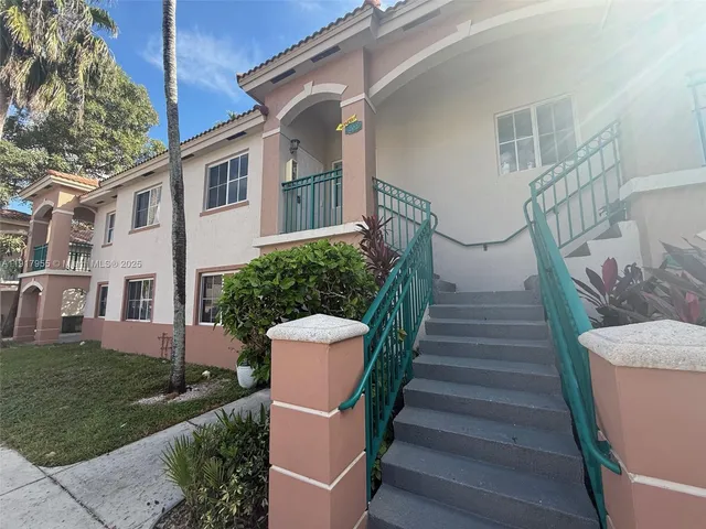 a view of a house with backyard and garden