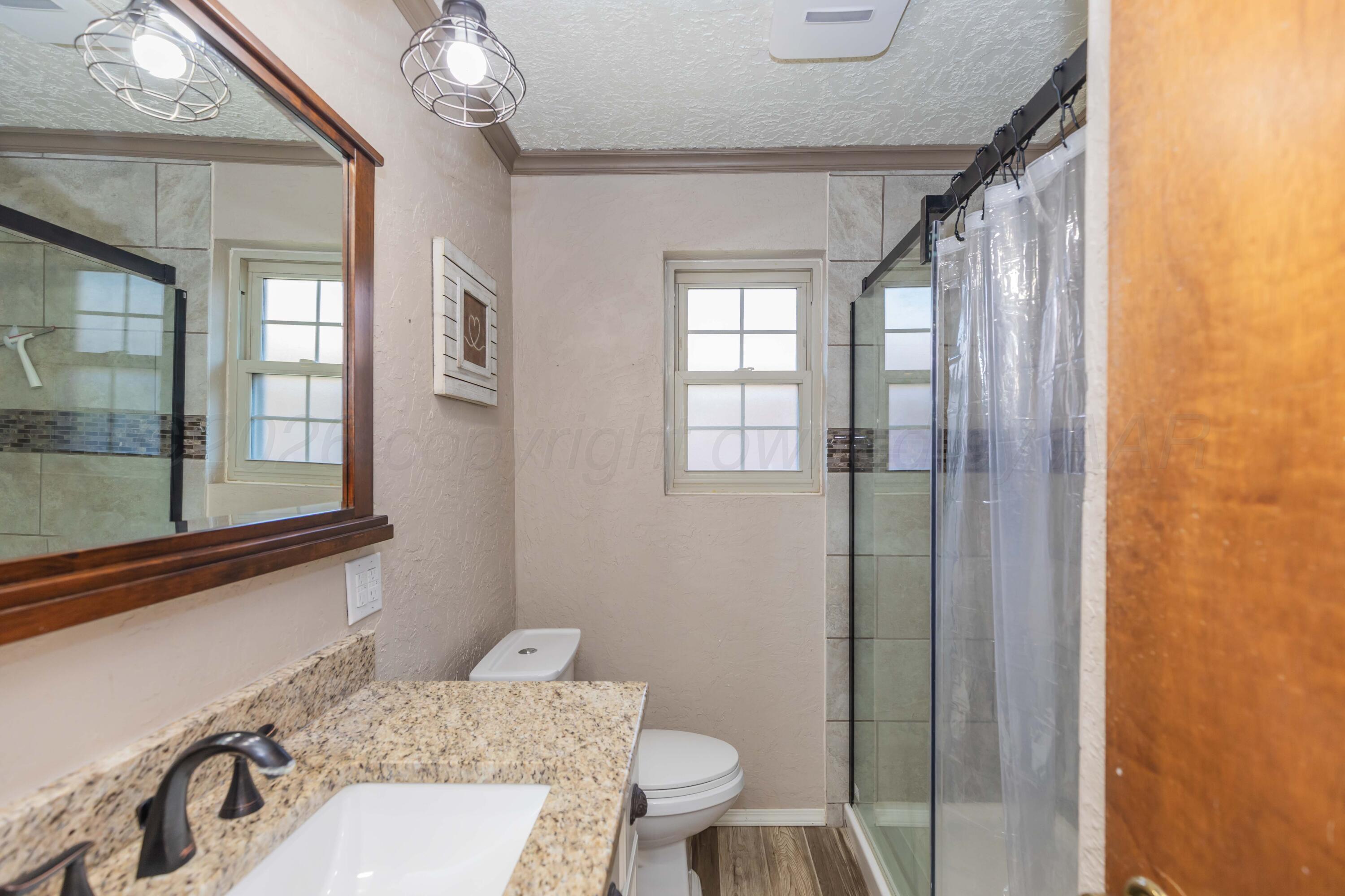 8135 Coronado Trail Amarillo, TX 79110 - Photo 27 of 38 BATHROOM 2 VIEW 2
