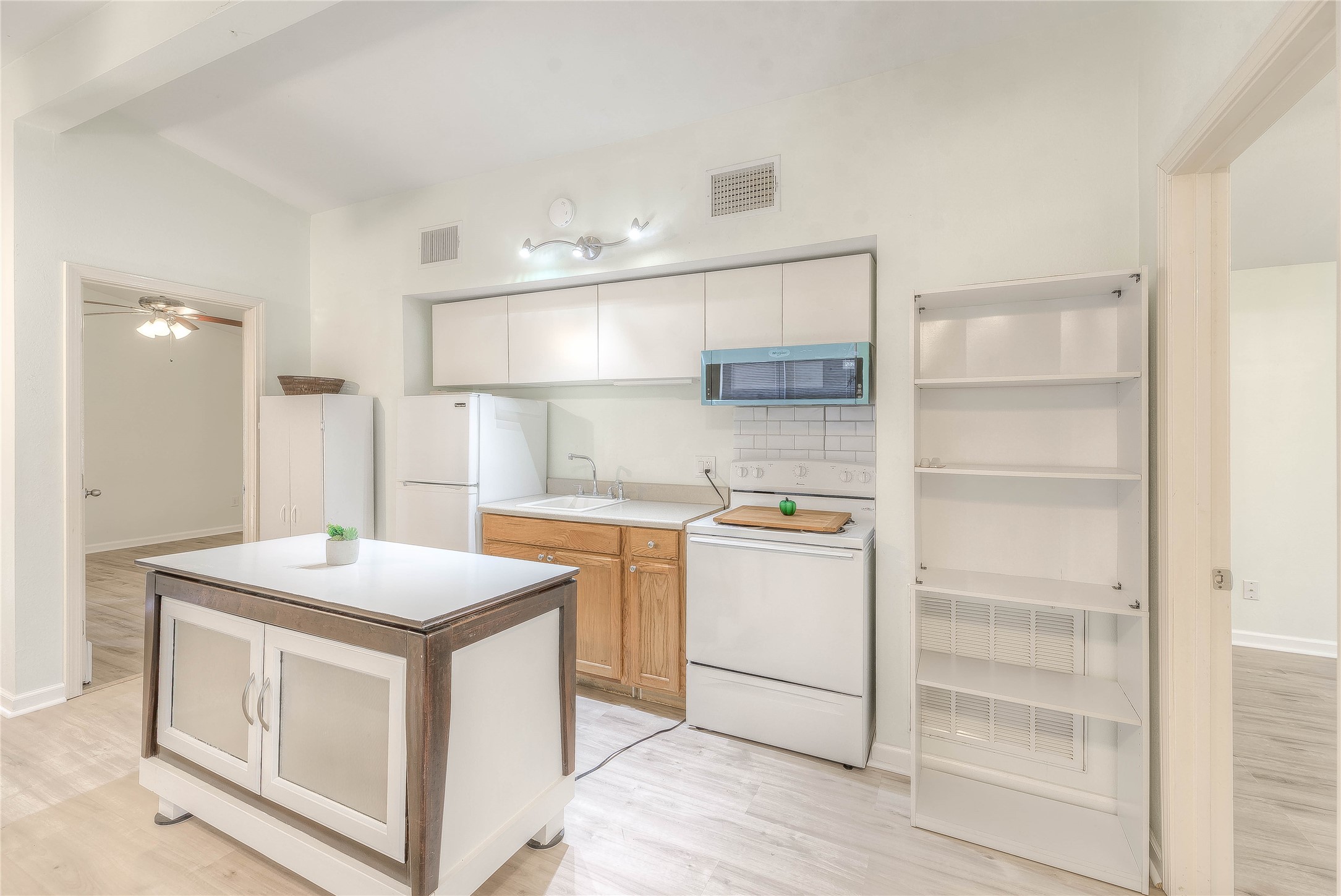 28609 Netawake Court Point Blank, TX 77364 - Photo 1 of 32 a utility room with washer and dryer