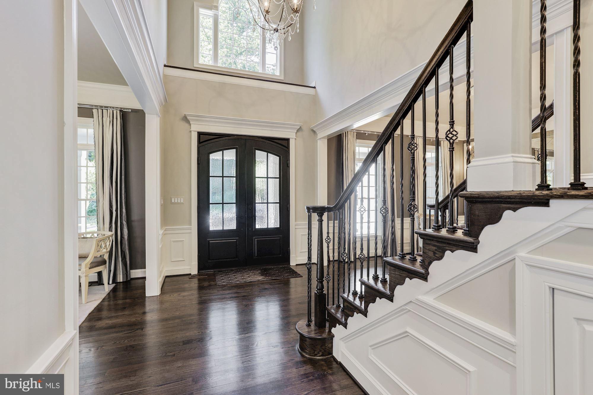 9056 Jeffery Road Great Falls, VA 22066 - Photo 5 of 44 Foyer