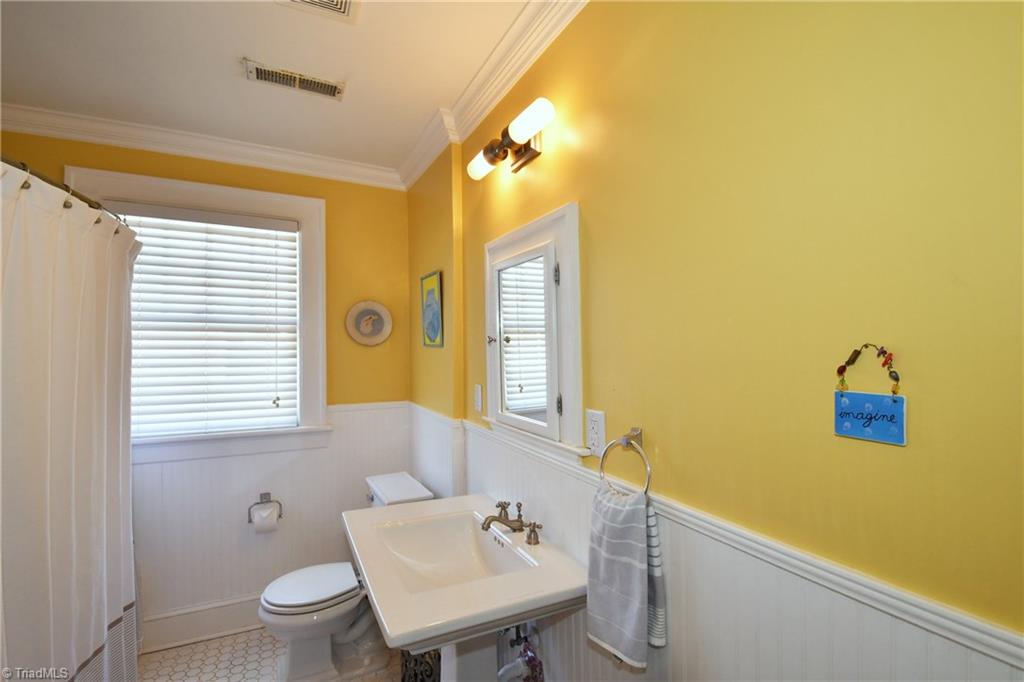 206 North Hawthorne Road Winston-Salem, NC 27104 - Photo 18 of 30 Gallery Image 18