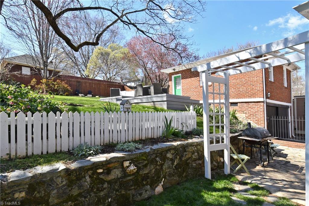 206 North Hawthorne Road Winston-Salem, NC 27104 - Photo 24 of 30 Gallery Image 24