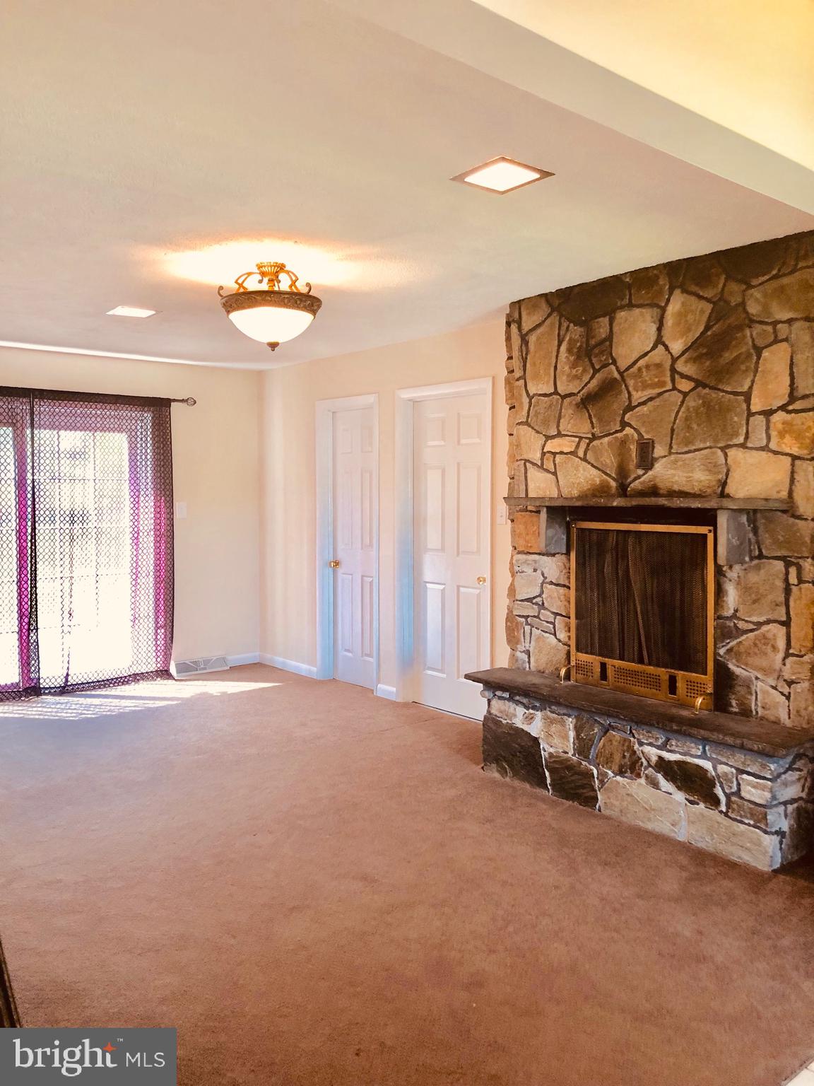 2152 Georgetown Drive Lancaster, PA 17601 - Photo 4 of 28 FAMILYRM, FIREPLACE & DOORS TO 1/2 BATH & GARAAGE