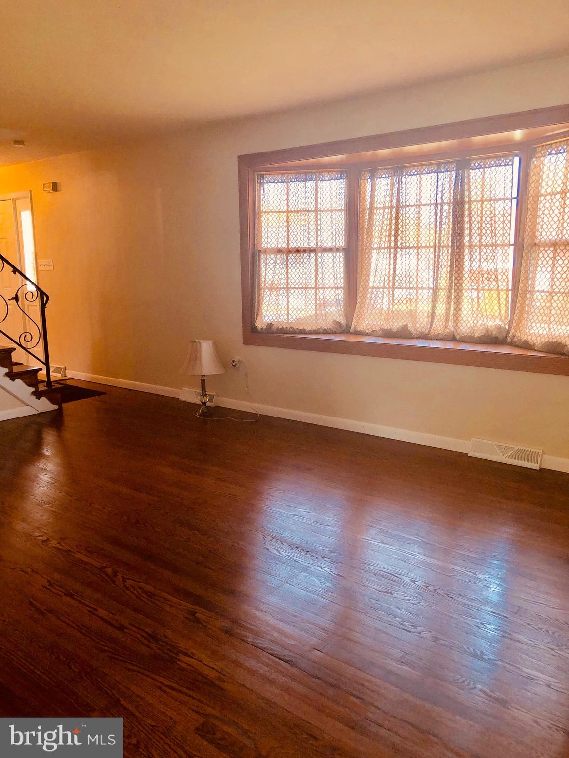 2152 Georgetown Drive Lancaster, PA 17601 - Photo 5 of 28 LIVING ROOM
