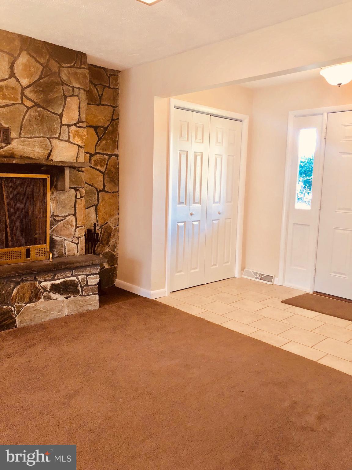 2152 Georgetown Drive Lancaster, PA 17601 - Photo 10 of 28 FAMILYROOM TO FRONT DOOR VIEW FROM KITCHEN