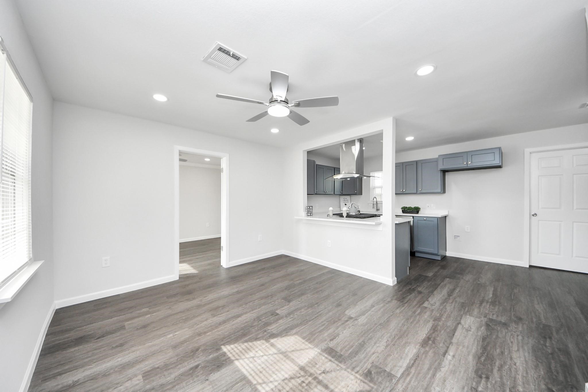 6511 Mohawk Street Houston, TX 77016 - Photo 10 of 32 Living Room and Kitchen