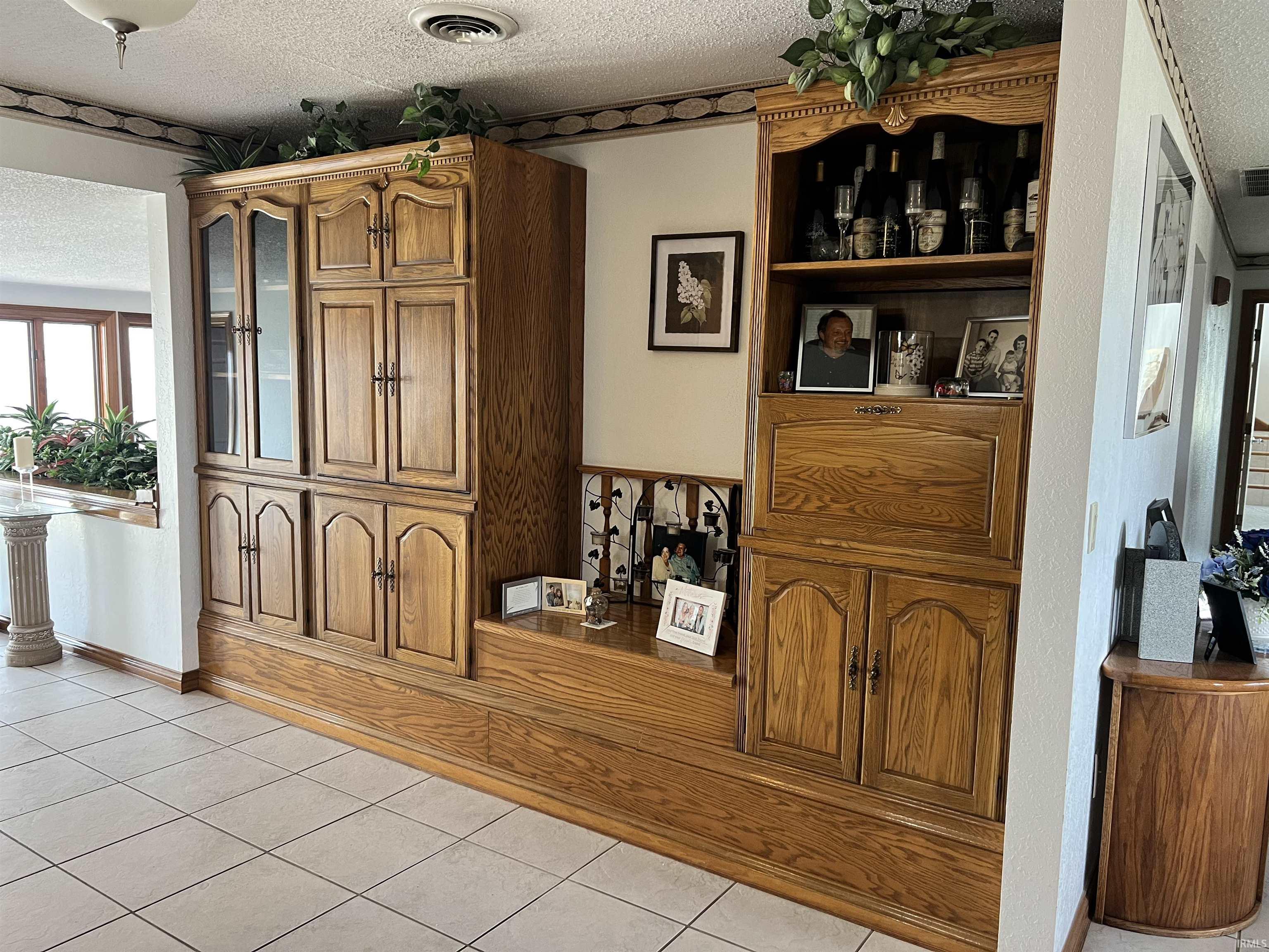 730 North Hillcrest Road Vincennes, IN 47591 - Photo 4 of 29 Gallery Image 4