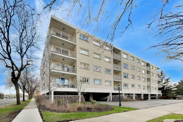 $389,000 | 1535 Forest Avenue, Unit 402, River Forest, IL 60305