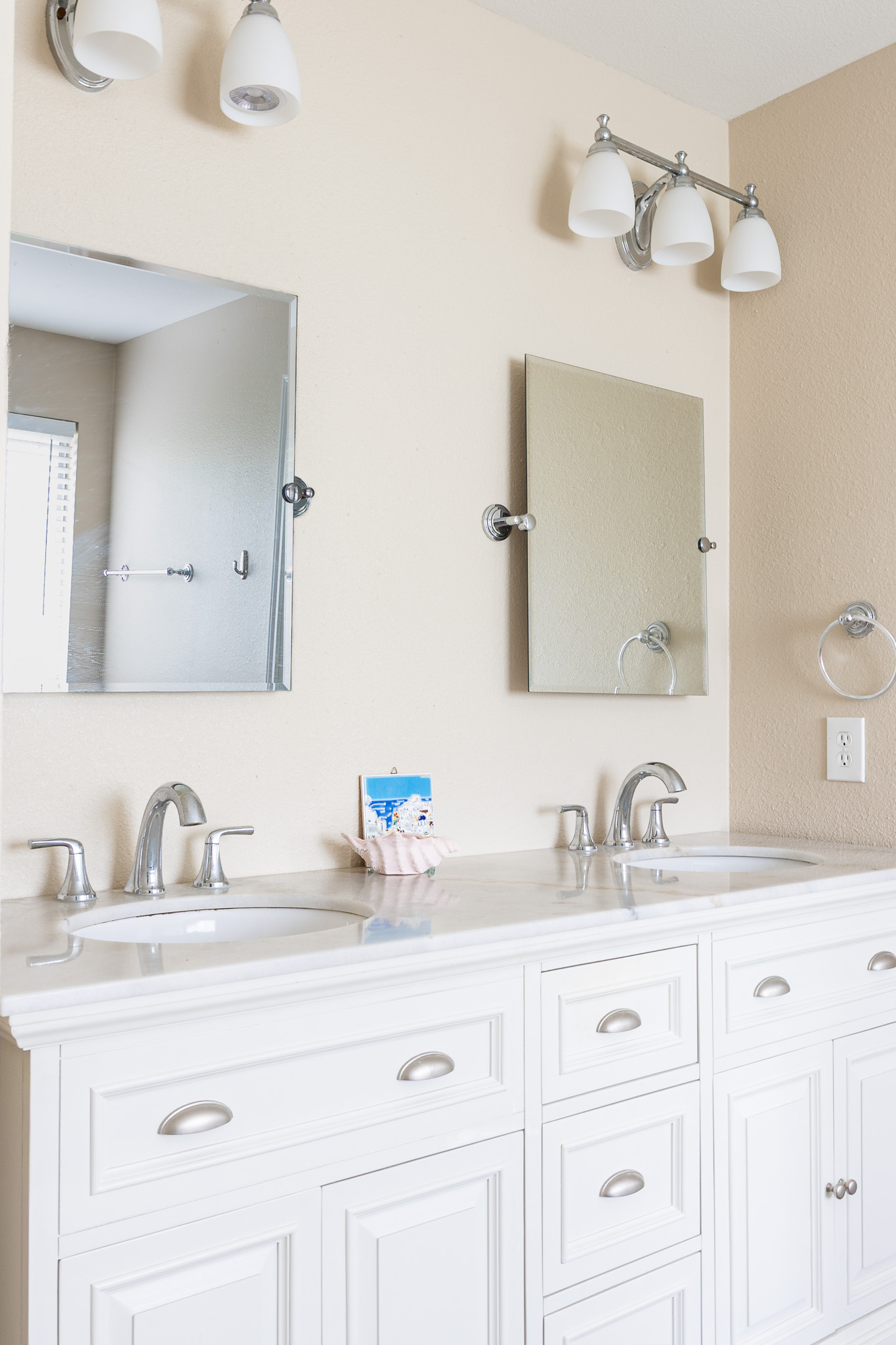 3704 Caney Creek Road Austin, TX 78732 - Photo 20 of 38 a bathroom with double sink and a mirror