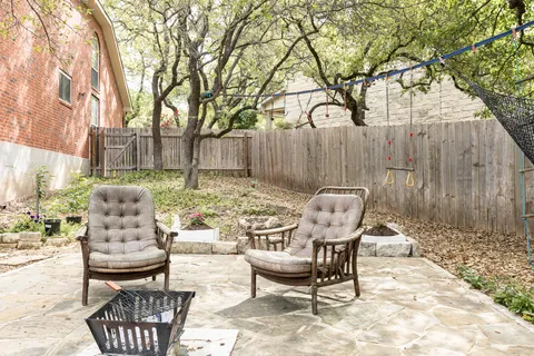 a view of a chairs and table in backyard