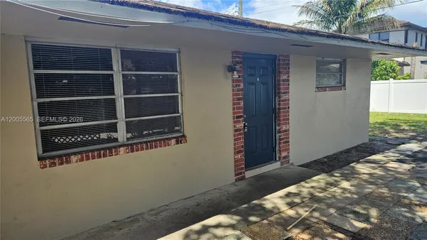 $1,925 | 5030 Southwest 26th Avenue, Unit 2, Dania Beach, FL 33312