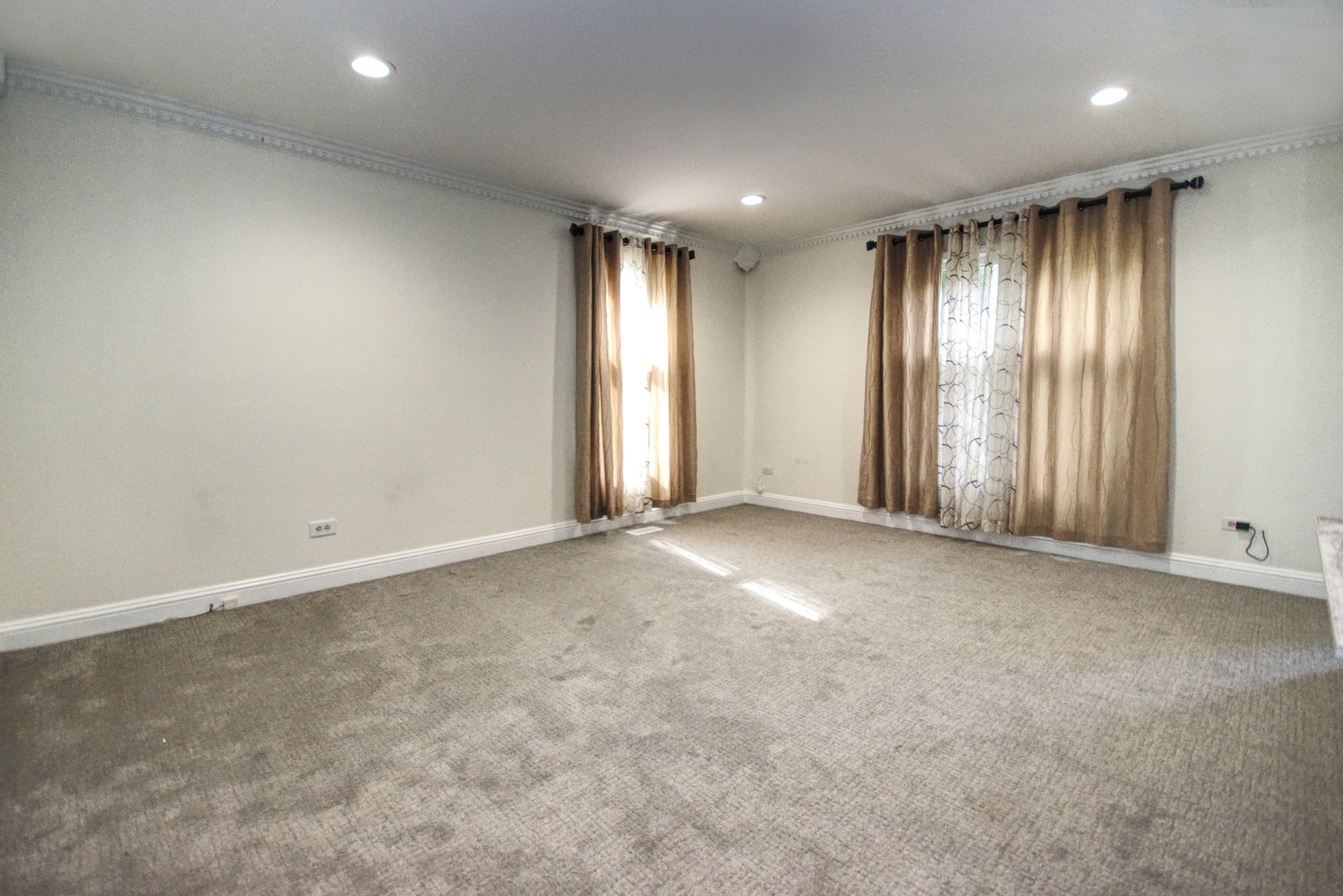 2312 Verdun Drive Joliet, IL 60435 - Photo 4 of 24 an empty room with windows and closet
