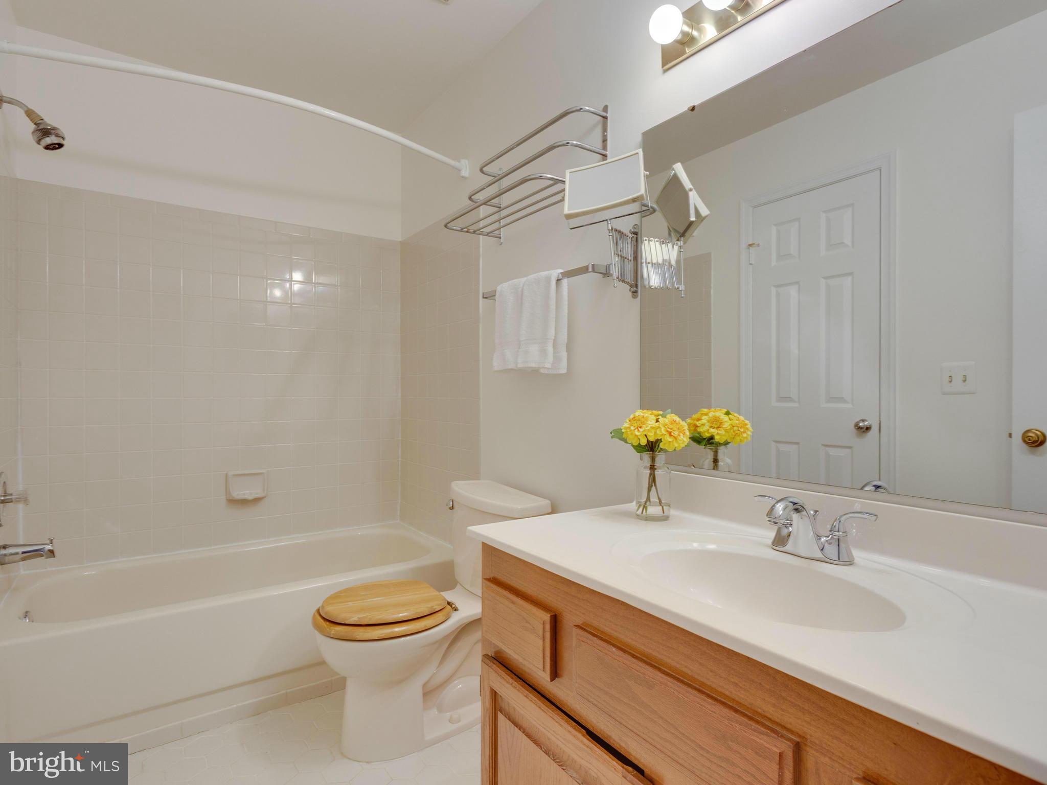 7423 Ridge Oak Court Springfield, VA 22153 - Photo 18 of 28 Bath