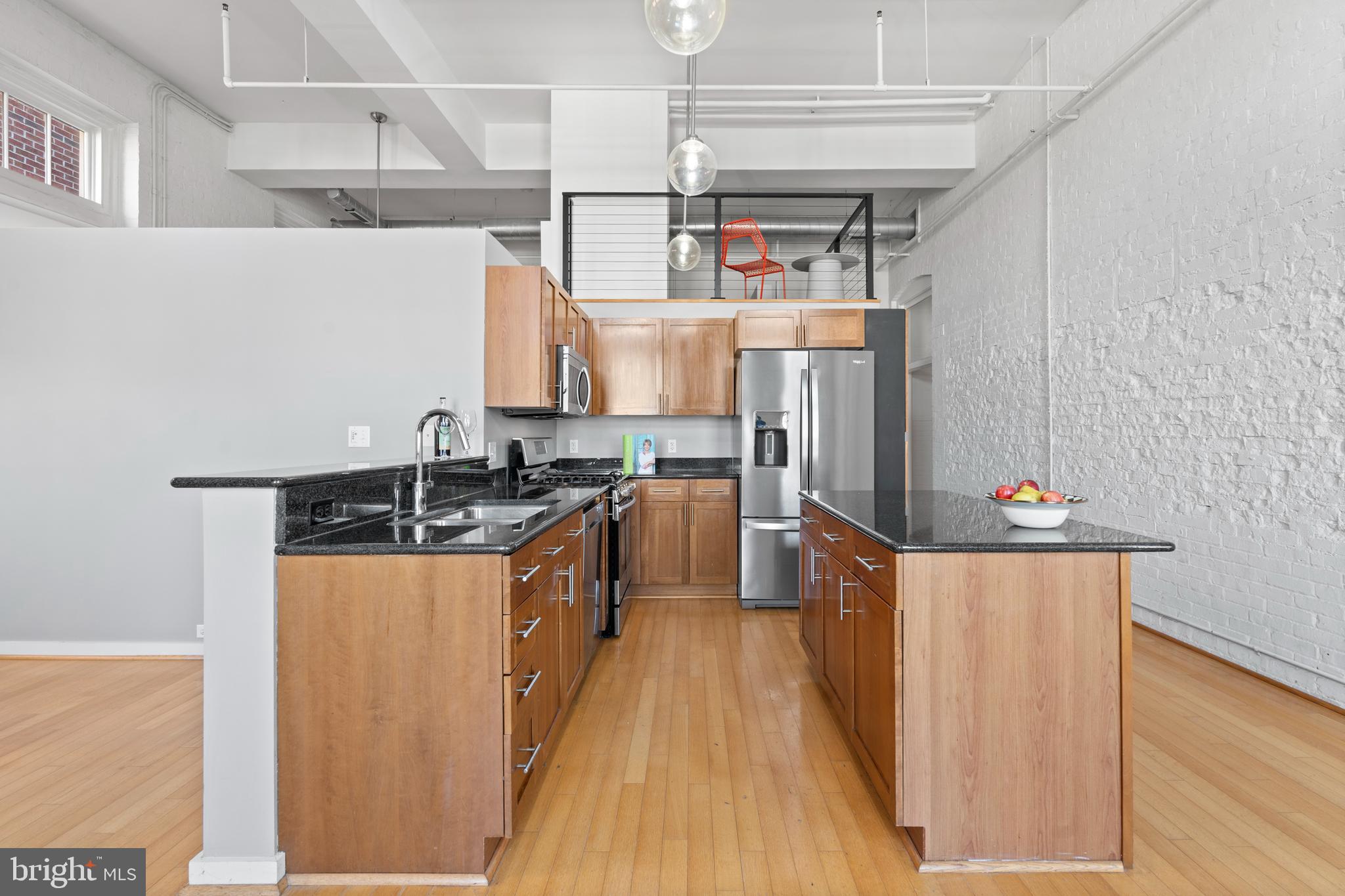 Larg Kitchen