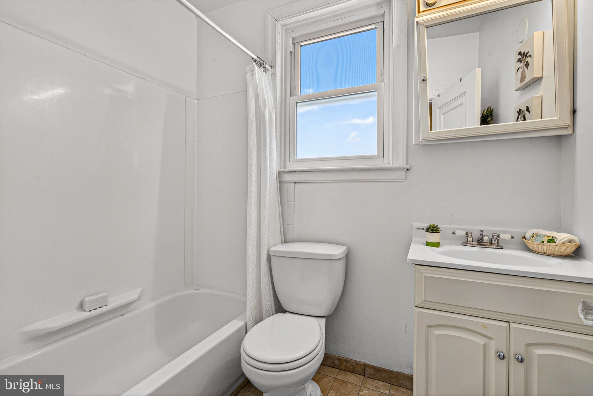 3628 Elkader Road Baltimore, MD 21218 - Photo 12 of 30 Full bathroom