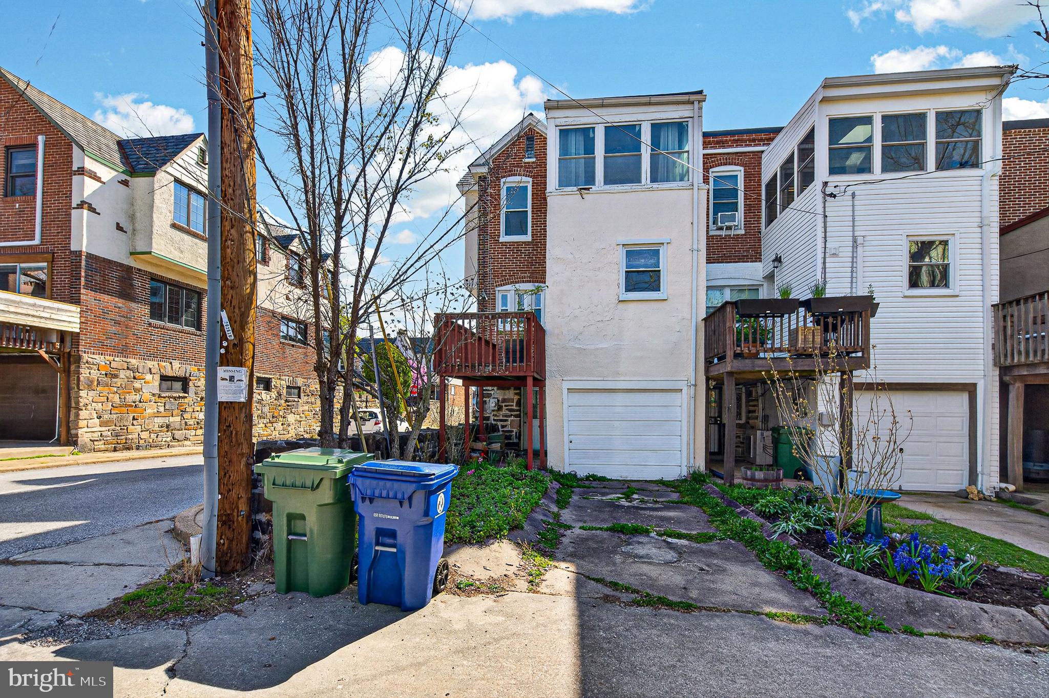3628 Elkader Road Baltimore, MD 21218 - Photo 25 of 30 Garage and driveway in the city!