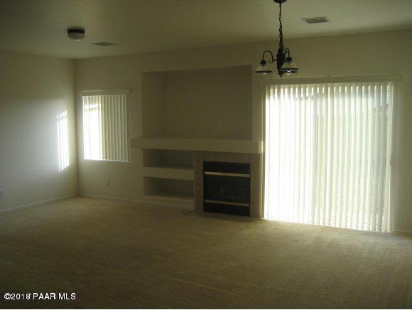 12781 East Rico Street Dewey, AZ 86327 - Photo 4 of 6 Living Room